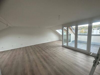 ** Sichere Kapitalanlage** Moderne 2,5-Zimmer-Dachgeschosswohnung mit Dachterrasse
