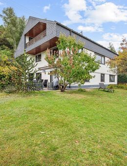 Großzügiges Zwei- bis Dreifamilienhaus mit Talsperrenzugang in Hilchenbach auf Erbpachtgrundstück - Hilchenbach