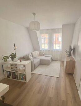 Ab 01.09.25: Frisch sanierte 2-Zimmer-Wohnung über den Dächern in bester Nordstadtlage - Nürnberg