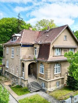 *Rarität am Elbhang! Eine der letzten unsanierten denkmalgeschützten Villen in ruhiger und grüner Bestlage von Dresden-Loschwitz* - Dresden