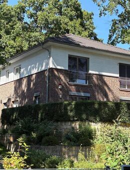 Schönes Haus in Zehlendorf mit Bodenbelägen und Malerarbeiten - Berlin