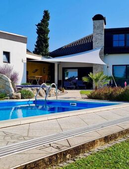Großzügige Unternehmer-Villa mit Pool, Nebengebäude und weiterem Baugrund in ruhiger Bestlage - Neumarkt-Sankt Veit