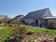 Wohnen wie im eigenen Haus! Moderne Wohnung mit ca. 375 m² großer Gartenoase in Bruchsal-Helmsheim! - Bruchsal