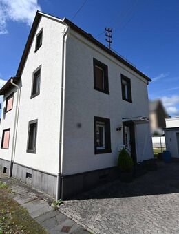 Charmantes Einfamilienhaus mit idyllischem Garten! Ruhige Lage im Herzen von Ettringen! - Ettringen (Rheinland-Pfalz)