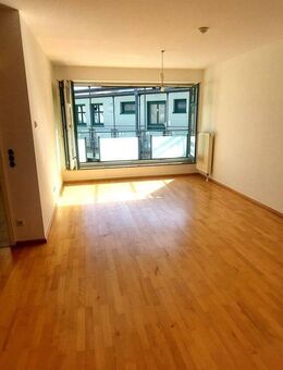 achgeschoss-Wohnung mit 2 ½ Zimmer auf 80 m² mit Laubengang / Atrium in der Postgasse mit Aufzug & Tiefgaragenstellplätze in der Innenstadt - Weiden (Oberpfalz)
