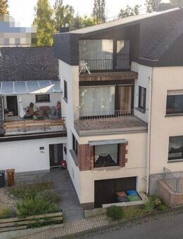 Zwei Häuser unter einem Dach - großzügiges Wohnhaus mit vermietetem Anbau, Garten, Doppelgarage - Neuwied