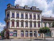 Provisionsfrei! Rendite 6 %. Stadtbekanntes Denkmal-Ensemble mit Balkonen nahe Rathausplatz! - Riesa