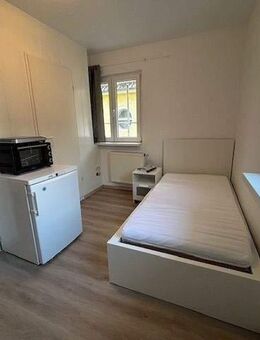 Möbliertes Zimmer mit eigener Dusche/WC, zentral gelegen in FN - Friedrichshafen