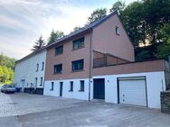 Großes Einfamilienhaus Alleinlage großes Grundstück mit 2 Lagerhallen/Scheunen in Hasborn - Tholey