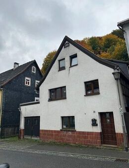 Einfamilienhaus mit eigener Etagenheizung in der Altstadt von Sonneberg - ca. 100 m² - Sonneberg