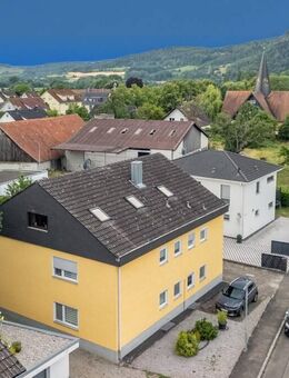 Gemütliches Wohnen mit Aussicht - Dachgeschosswohnung mit Garage in ruhiger Lage - Singen (Hohentwiel)