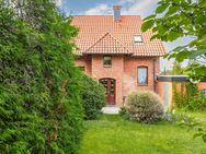 Großes, schönes Grundstück mit attraktiver Backsteinarchitektur zentral in Mellendorf - Wedemark - Wedemark