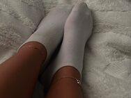 Heyyy 💋 verkaufe getragene socken melde dich bei Interesse 😜 - Oldenburg