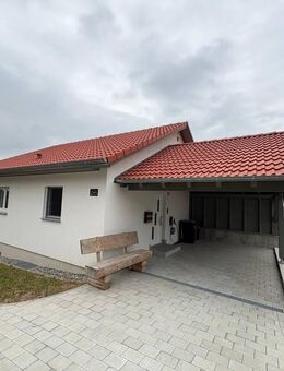 Neuwertiges Einfamilienhaus mit Carport in angenehmer Wohnlage in TO Rot am See - Rot (See)