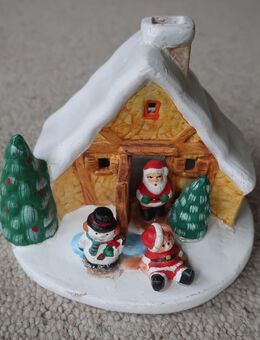 Teelichthaus mit Nikolaus, Schneemann und Bäumchen, Keramik Weihnachten - Niddatal