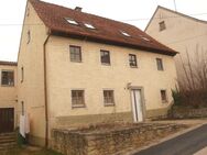 Großes Wohnhaus mit Scheune und 2 Pferdeboxen in Ursheim - Polsingen
