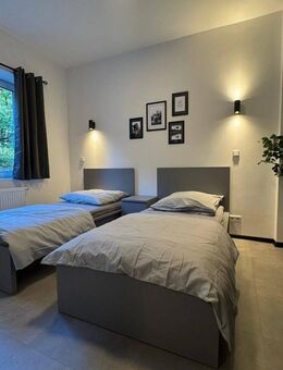 Top-sanierte, möblierte Wohnung . 1-3 Jahre . U2- (3 Min.) - Hamburg