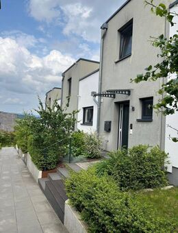 Modernes Reihenhaus mit schönem Garten in familienfreundlicher Lage - Wiesbaden