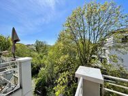 Niemand über Ihnen - Südwest-Balkon mit Ausblick und Tiefgaragenstellplatz - saubere Anlage - Flörsheim (Main)