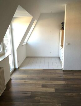 Schicke 1 Raum Wohnung, Einbauküche, Badewanne, Südbalkon, Parkplatz, Provisionsfrei - Gotha