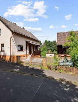 Einfamilienhaus mit kleiner Scheune und großem Garten - Nidda