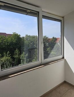 2 Raum Wohnung mit verglastem Balkon - Zeitz