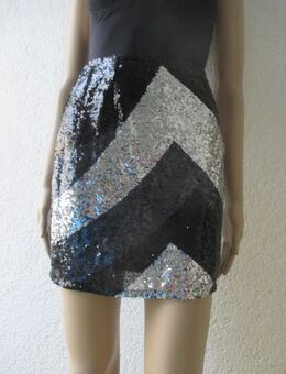 NEU mit ETIKETT * Glitzer * Pailletten * Disco * Abend * Ausgeh * Abi- Ball * Anlass * Mini- Rock ''Heidi Klum'' by esmara * Lidl * Gr. 34- 36/ XS- S * silber * schwarz * - Riedlingen