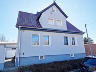 Tolles Einfamilienhaus mit großen Grundstück, 3 Garagen und Einbauküche in Milzau zu verkaufen - Bad Lauchstädt (Goethestadt)