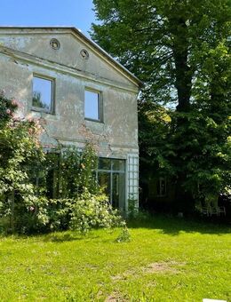 +Nur 800 m bis zum Ostseestrand+ - Historisches Gutshaus mit einzigartigem Charme und Potenzial auf der Trauminsel Rügen! - Altenkirchen (Mecklenburg-Vorpommern)