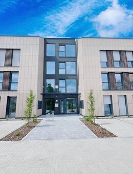 KOMFORT-PENTHOUSE ZUM ERSTBEZUG - MODERNE 3-ZIMMER-WOHNUNG MIT DACHTERRASSE, LOGGIA, EINBAUKÜCHE UND EXTRABREITEM TG-STELLPLATZ - Mühlhausen (Regierungsbezirk Oberpfalz)