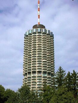 Kernsaniertes, vollmöbliertes Apartment im 24 Stock im Hotelturm - Augsburg