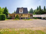 IMMOBERLIN.DE - Attraktives Einfamilienhaus mit Nebengebäude & Garage auf großem Grundstück in naturschöner Lage - Wiesenburg