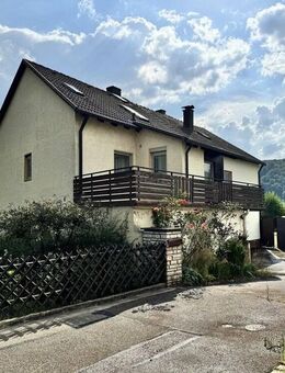 RESERVIERT - Ein-/Zweifamilienhaus mit Fremdenzimmer, zwei Garagen und Garten - Solnhofen