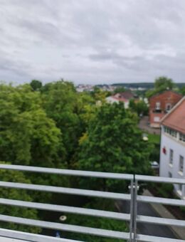 3-Zimmer-Wohnung über den Dächern der Innenstadt mit großem Balkon und Küche - Sulzbach-Rosenberg