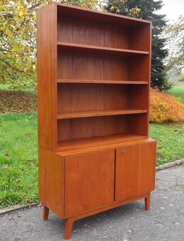 Nr. 2. Schmales Teak Bücherregal. Wohnfertig, 1960er Jahre. - Königswinter Zentrum