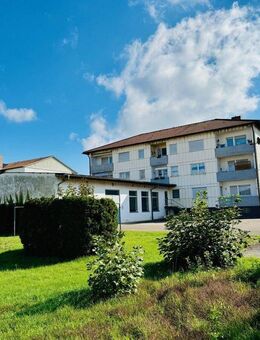 Hochinteressantes MFH mit Halle und großem Grundstück für weitere Bebauung - Schwandorf