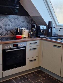 Charmante Dachgeschosswohnung in Top-Lage: Frei, zentral, ideal für Singles & Paare - Dortmund