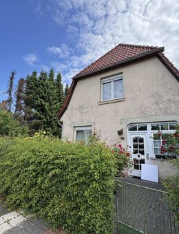 Peine - Kernstadt - Süd / Geräumige Doppelhaushälfte mit Altbauflair, Garage und Gartenanlage - Peine