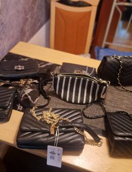 Ich verkaufe 7 kleine Handtaschen - Duisburg