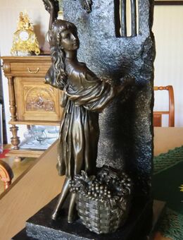 Bronze Skulptur (Traubenernte?) - Worms
