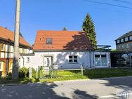 Modernisiertes Einfamilienhaus mit Dachterrasse und Carport - Vermietetes Anlageobjekt - Seifhennersdorf