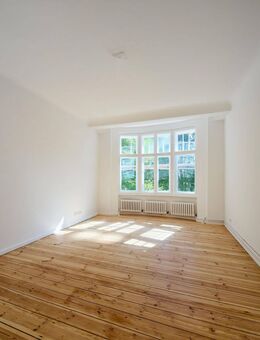 Helle Eigentumswohnung mit Balkon und Altbaustilelementen in ruhiger Lage von Tempelhof - Berlin