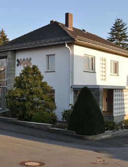 Großzügiges Einfamilienhaus mit Gartenparadies in Menne - Warburg (Hansestadt)