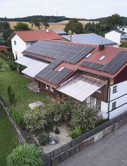 Bei Landshut: Wohnhaus (renoviert) und Stadel mit Ausbaupotential, energetisch autark (PV, E-Speicher, WallBox, Brunnen). - Ergoldsbach