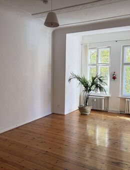Bezugsfreie helle 1-Zimmer VH Altbauwohnung in der Nähe vom Schlosse Charlottenburg (provisionsfrei) - Berlin