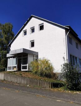 Investoren aufgepasst!!! Mehrfamilienhaus in ruhiger Wohnlage von Bad Berleburg-Stadt - Bad Berleburg
