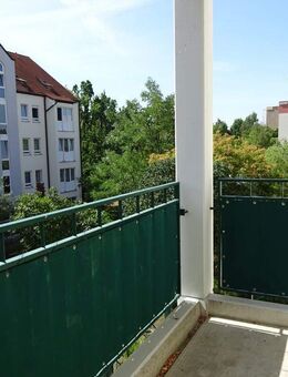 Dresden - Tolkewitz! Sehr schöne helle 2 RWG mit Balkon und Fahrstuhl im 1.OG! - Dresden