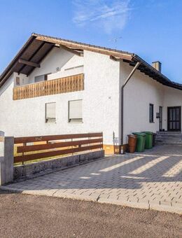 Viel Platz für Ihre Wohnideen: Großzügiges Zweifamilienhaus in Wettstetten - Wettstetten