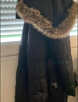 Damenwinterjacke (schwarz) mit Pelz, Gr. 42 - Augsburg