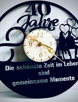 individuelle Schallplatte Uhr / Geschenk für Hochzeit, Geburtstag, Jubiläum, Vynil // personalisierte Gravur - Kamen